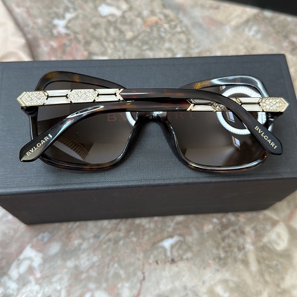 Bvlgari sunglasses - Picture 3 of 5